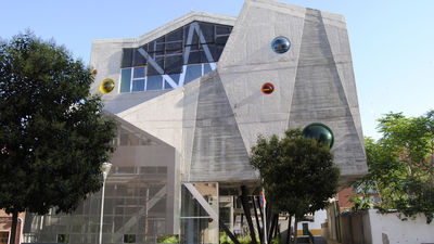 Móstoles rebautiza el edificio del área de Igualdad como María Corina Machado