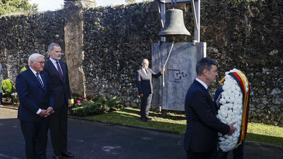 El presidente alemán y el Rey homenajean a las víctimas del bombardeo de Gernika