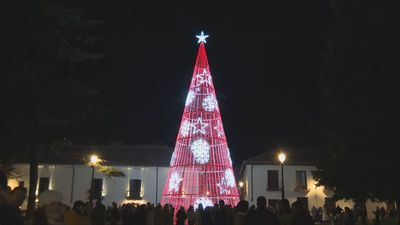 Música, pasacalles y chocolatada en el inicio de la Navidad de Alcalá de Henares