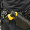 Pistolas taser y cámaras personales para los polícías locales de Parla