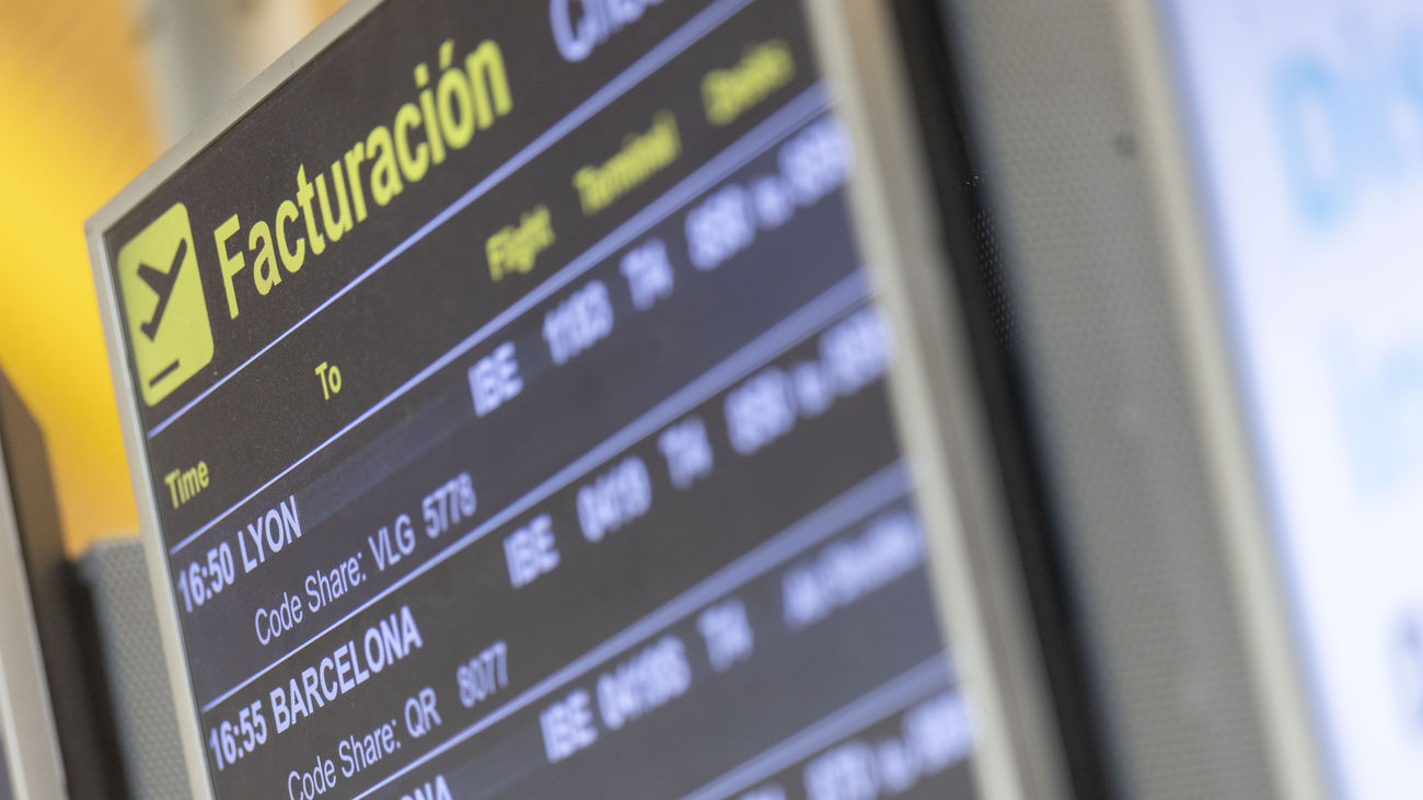 Pantalla informativa en el aeropuerto Adolfo Suárez Madrid Barajas