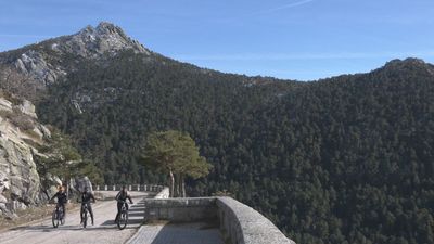 Una ruta otoñal en bicicleta eléctrica por el Valle de la Fuenfría