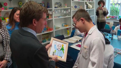 Almeida visita el Colegio María Corredentora en el Día Internacional de las Personas con Discapacidad