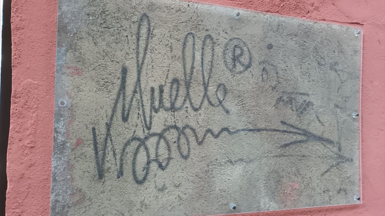 Firma del grafitero 'Muelle' rescatada en la Cava Alta, restaurada tras una nueva vandalización