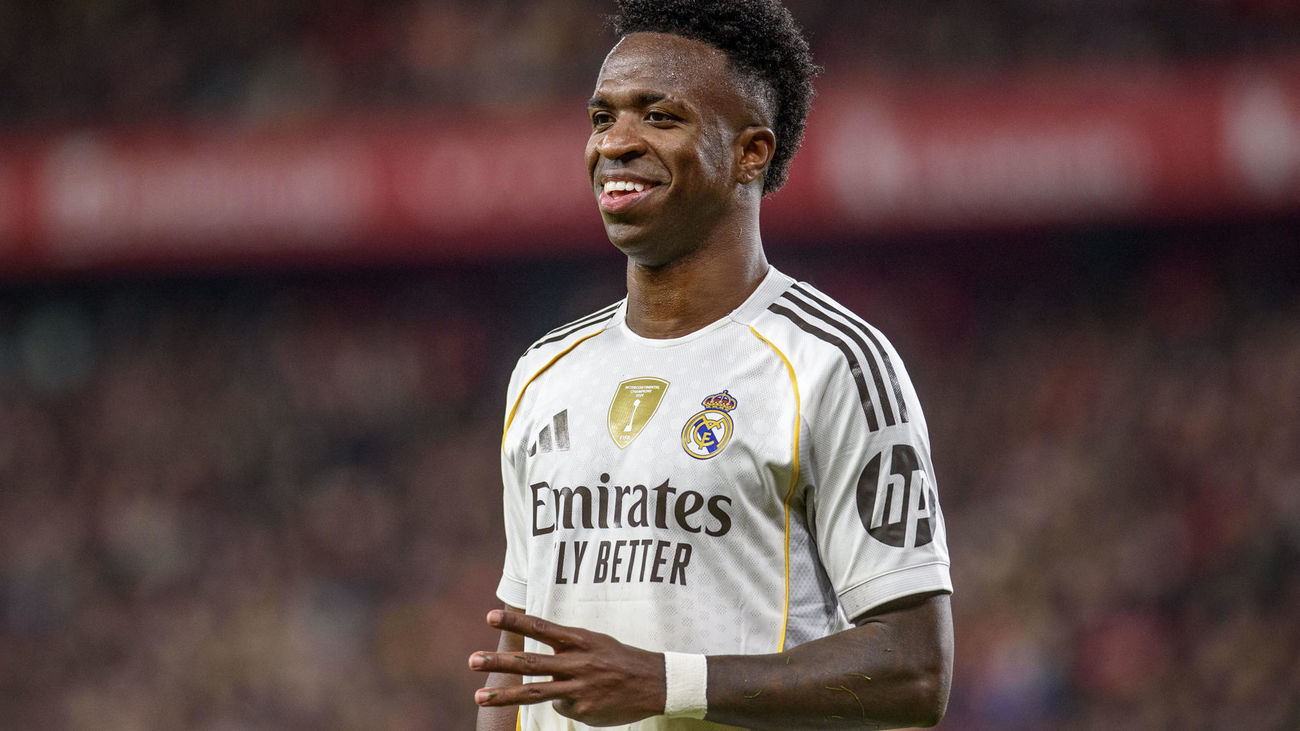 LaLiga denuncia los cánticos"Vinicius subnormal" y "Asencio muérete" en San Mamés