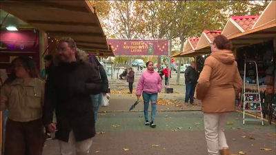 Abre el mercadillo navideño de Aluche, pero los puestos de comida siguen sin permiso