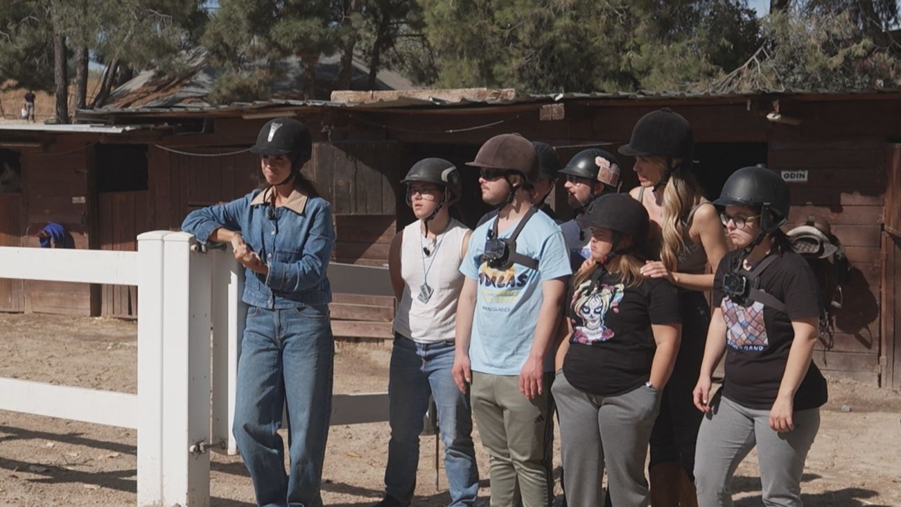 Vanesa Romero sorprende a los campistas con una excursión a caballo