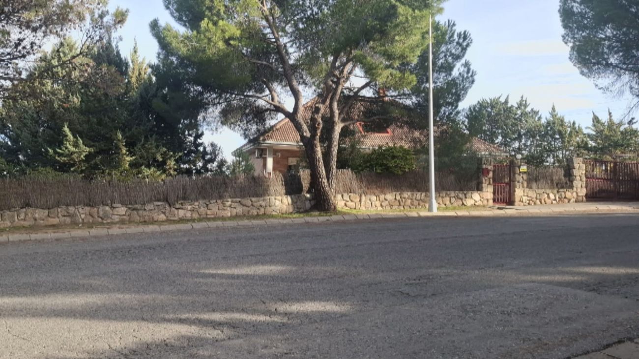 Una familia con niños okupa un chalet de lujo en Villaviciosa de Odón: "Viven como reyes"