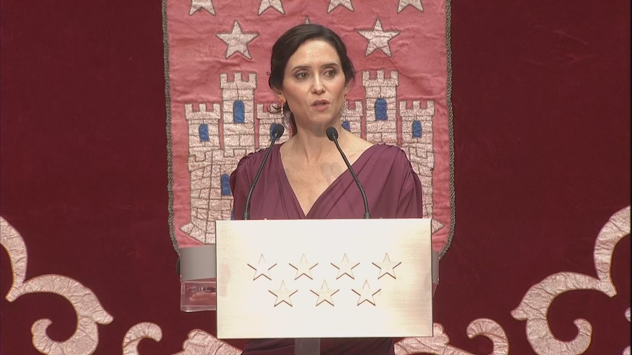 Ayuso pide unión a los españoles por el Día de la Constitución:  "Que nada nos rompa de nuevo"