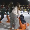 La pista de hielo de Matadero Madrid ya está disponible para todo el mundo