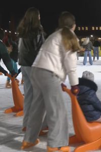 La pista de hielo de Matadero Madrid ya está disponible para todo el mundo