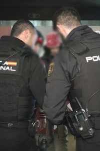 Patrulla con el GOR de la Policía Nacional por el Centro de Madrid de cara al fin de semana más transitado del año