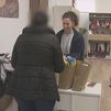 Una tienda solidaria de ropa en Ciempozuelos donde se paga en "granadas"