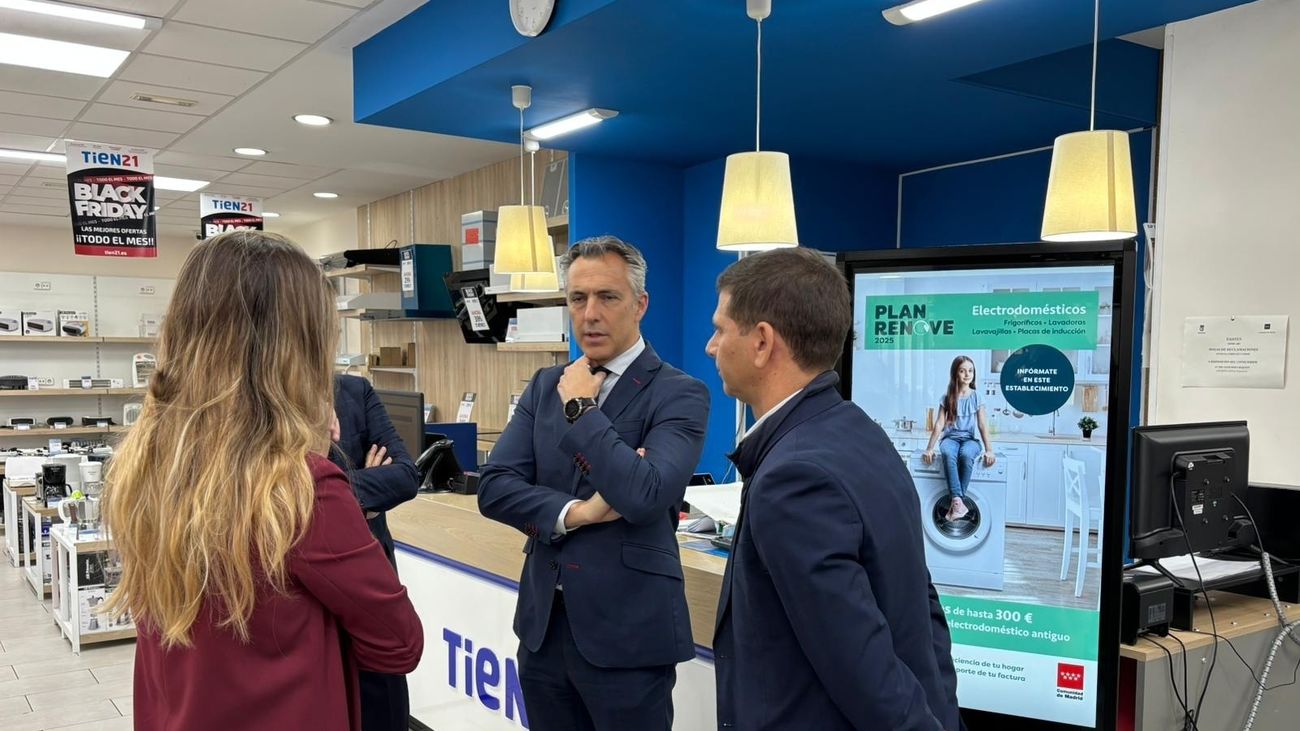 El consejero de Medio Ambiente, Agricultura e Interior de la Comunidad de Madrid, Carlos Novillo, durante la presentación del Plan Renove de Electrodomésticos