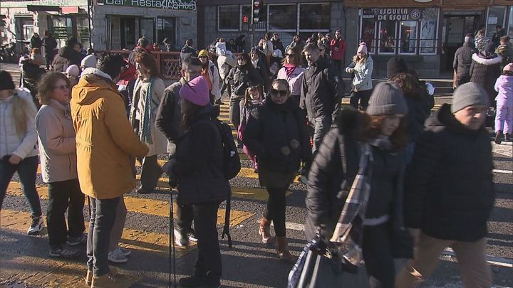 Navacerrada, la 'calle Preciados' de la sierra en este puente de la Constitución