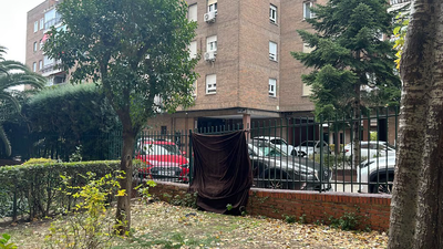 Dolor y tristeza en Ciudad Lineal por la muerte de la madre que se lanzó al vacío