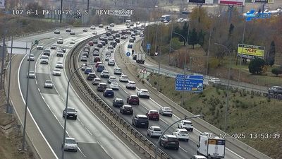 Tráfico complicado en el regreso del puente de la Constitución