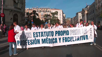Los motivos que han puesto en huelga a los médicos de España: acusan a Mónica García de deslealtad