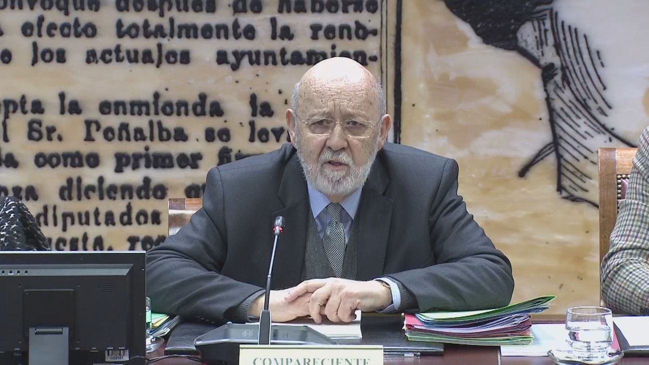 Tezanos dice en el Senado que el Gobierno "no miente" y que no sigue instrucciones de Moncloa