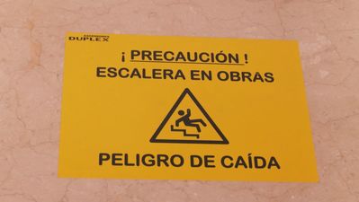 ¡Las obras avanzan! Estos vecinos de Vallecas por fin conseguiran su ascensor