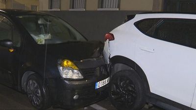 Un conductor choca contra otro coche en Carabanchel y huye