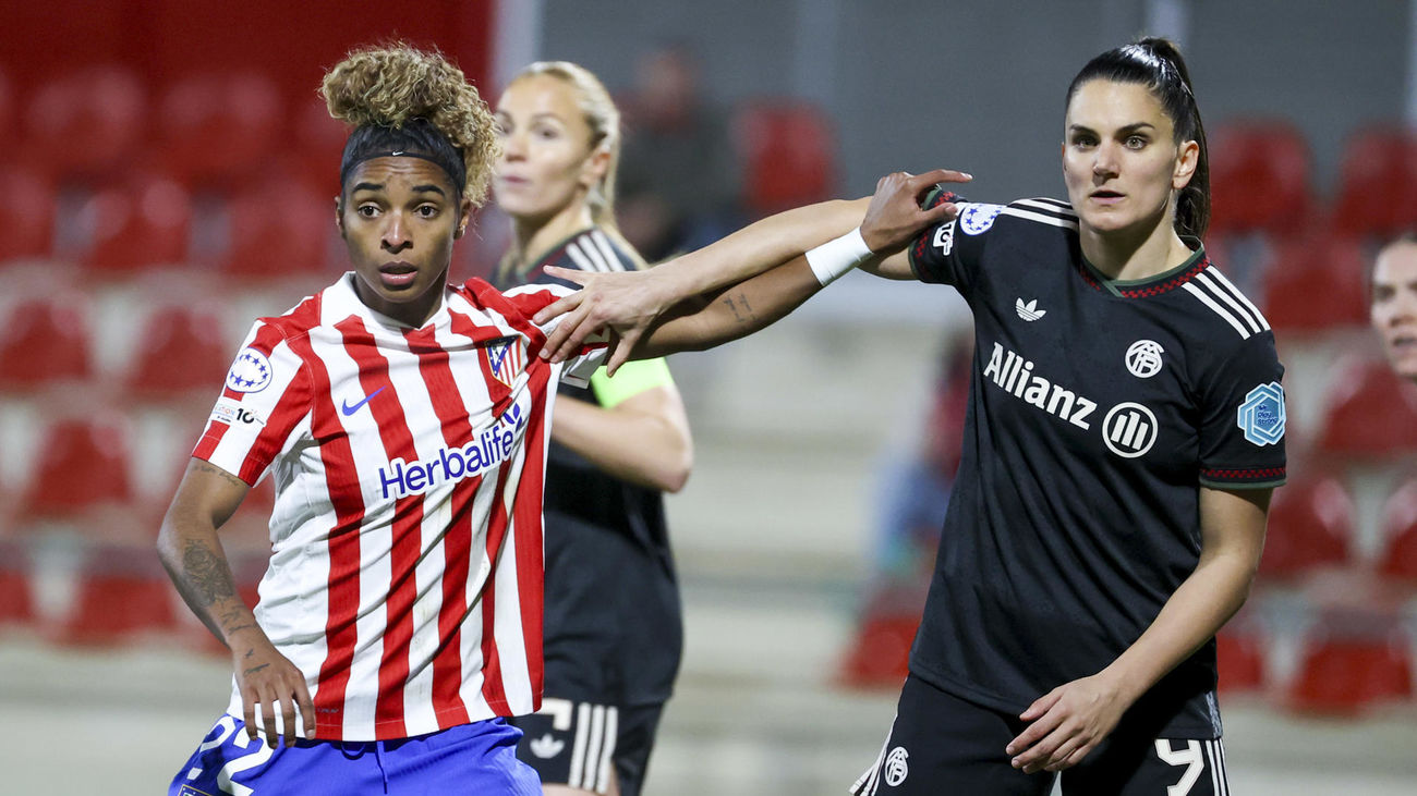 Luany ante el Bayern Munich