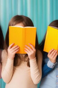 Niños leyendo libros