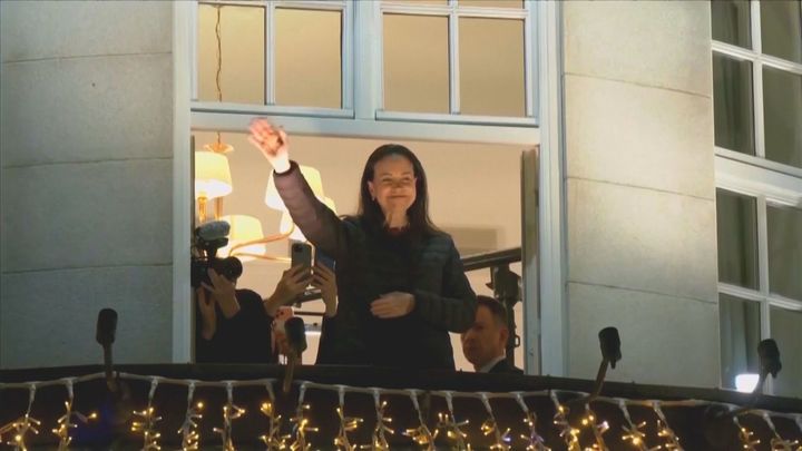 María Corina Machado saluda en Oslo a sus seguidores tras más de un año en la clandestinidad