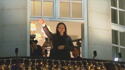 María Corina Machado saluda en Oslo a sus seguidores tras más de un año en la clandestinidad