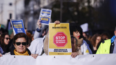 Los sindicatos médicos 'puentean' a la ministra y recurren a Sánchez