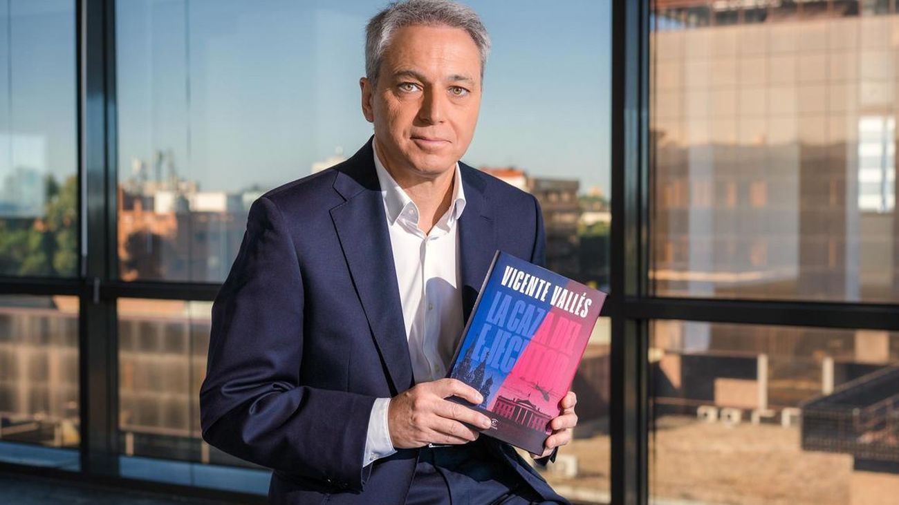 Vicente Vallés:  “La tarea de escribir sin prisas te permite relajarte"
