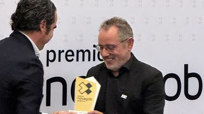 Javier Peña, director y presentador de Madrid trabaja, recibe el Premio Madrid Talento Especial al Valor de las Personas Excelentes