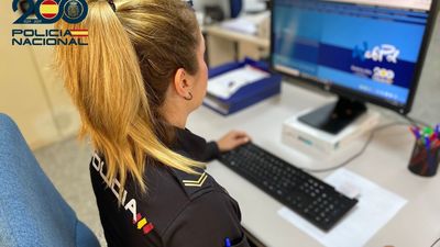 Dos detenidos por sextorsionar a 100 víctimas, incluidas tres menores, a través de redes sociales