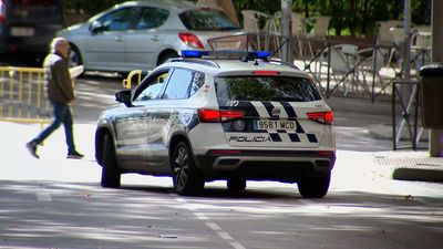 Dos detenidos en Puente de Vallecas tras un huida en un coche robado con una niña de 2 años en él