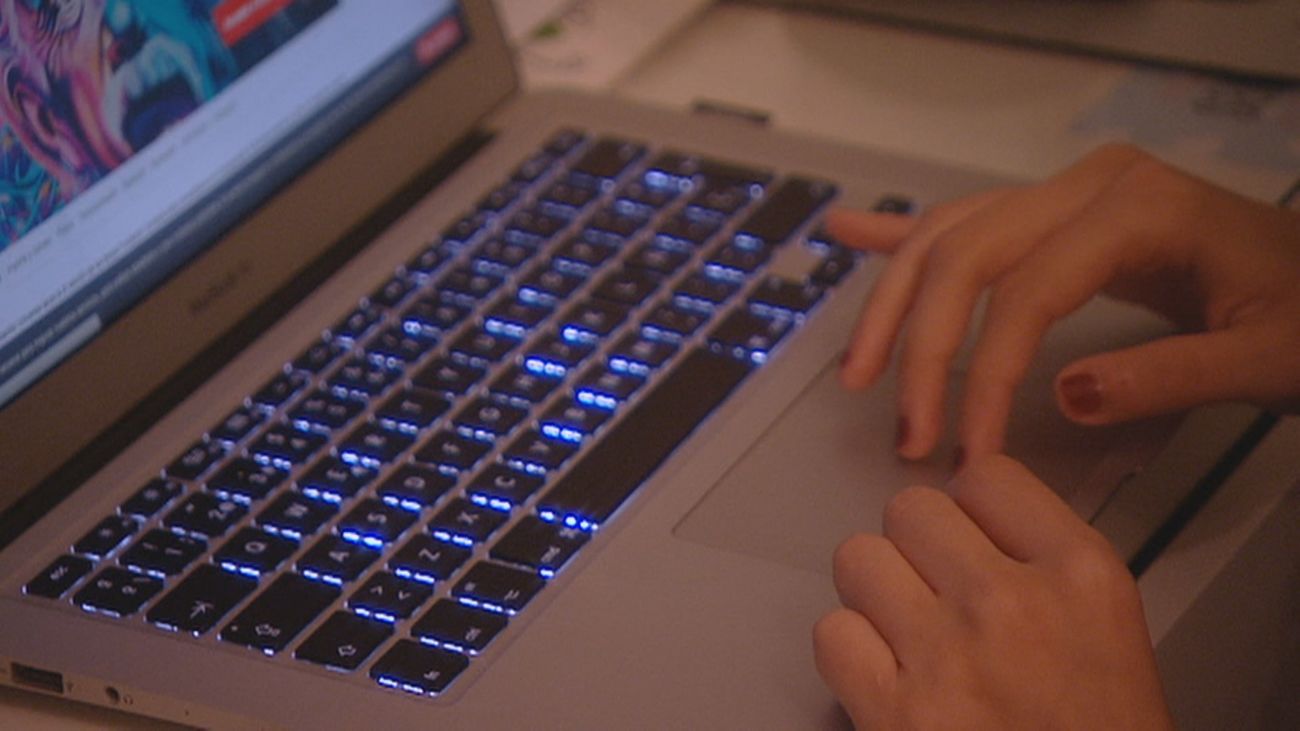 Los jóvenes compran más por Internet, pero continúan vulnerables a estafas