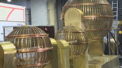 Los bombos de la Lotería de Navidad llegan al Teatro Real en plena cuenta atrás para el sorteo