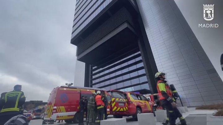 Así ha sido el desalojo “tranquilo” de la Torre Foster, la segunda más alta de España