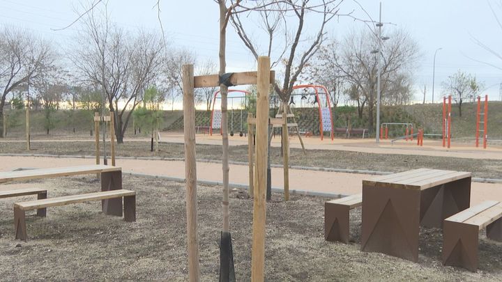 Carabanchel estrena el parque Manolito Gafotas , con diferentes sendas para peatones y ciclistas