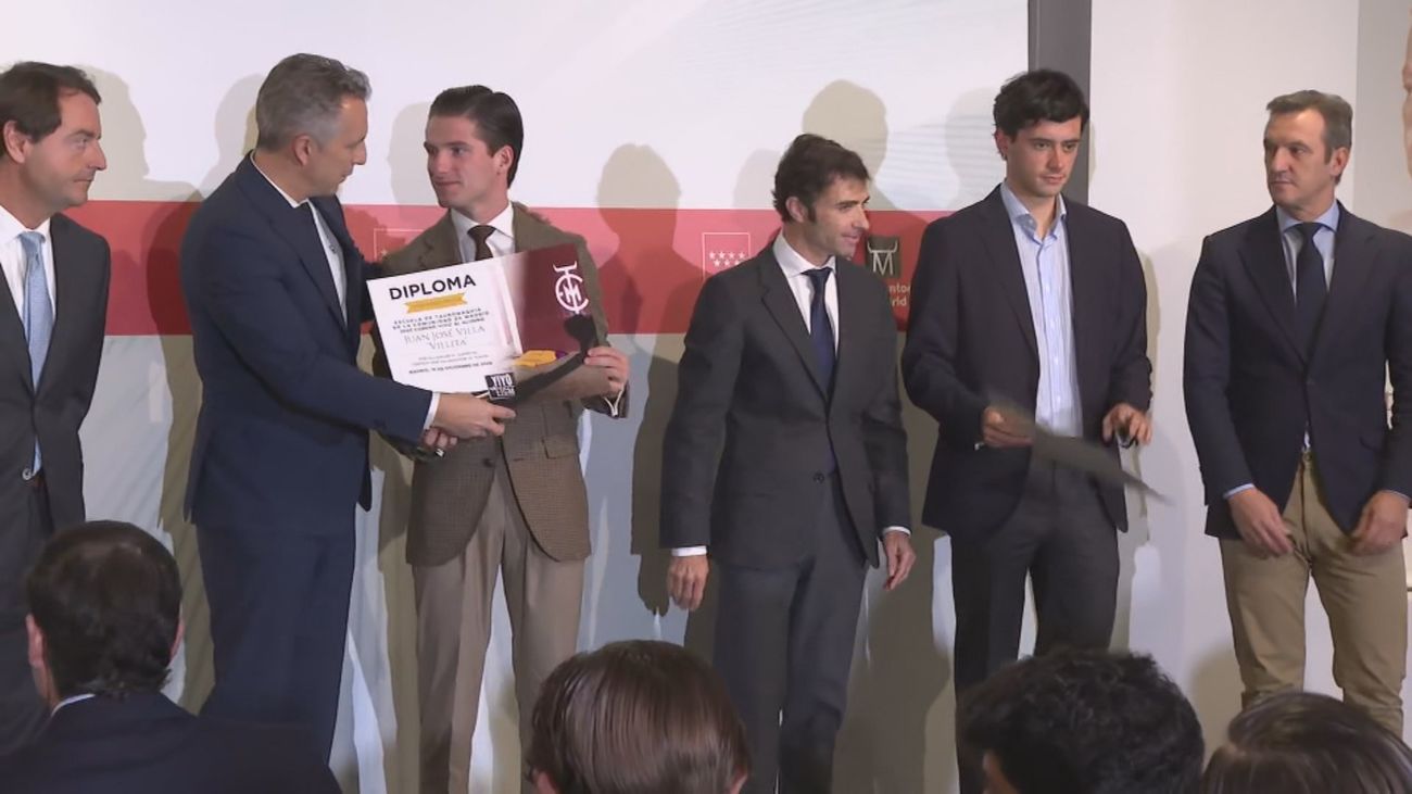 La Comunidad reconoce a los alumnos más destacados de la Escuela Taurina regional José Cubero Yiyo