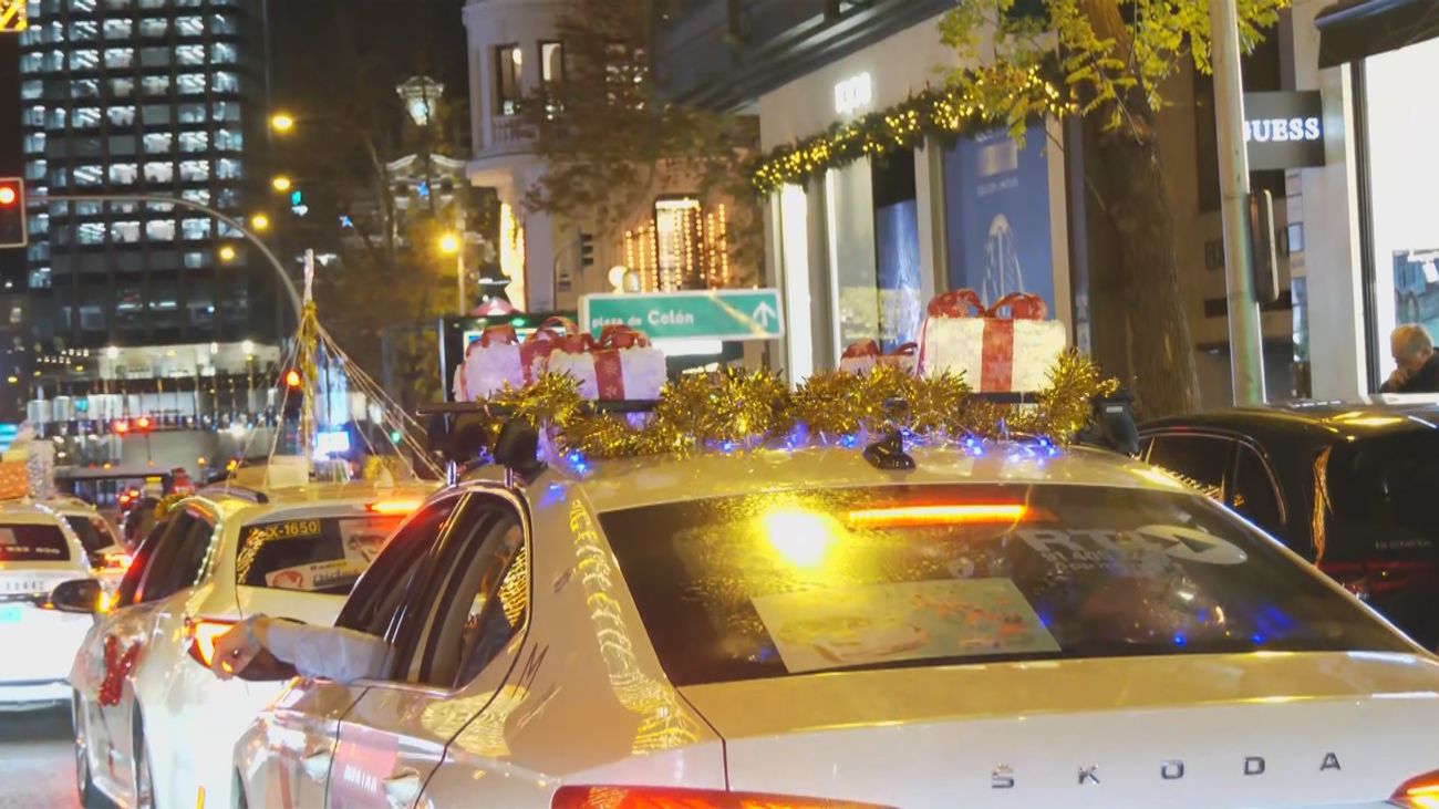 Taxiluz, la caravana solidaria de taxis que llena de magia navideña a quienes más lo necesitan