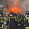 Bomberos controlan un incendio en varias infraviviendas de Fuencarral