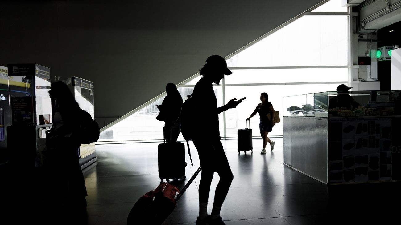 Viajeros en la Estación Sur de Autobuses de Madrid