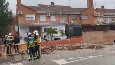 La caída de un muro, próximo a un colegio del Sector 3 de Getafe, deja dos heridos