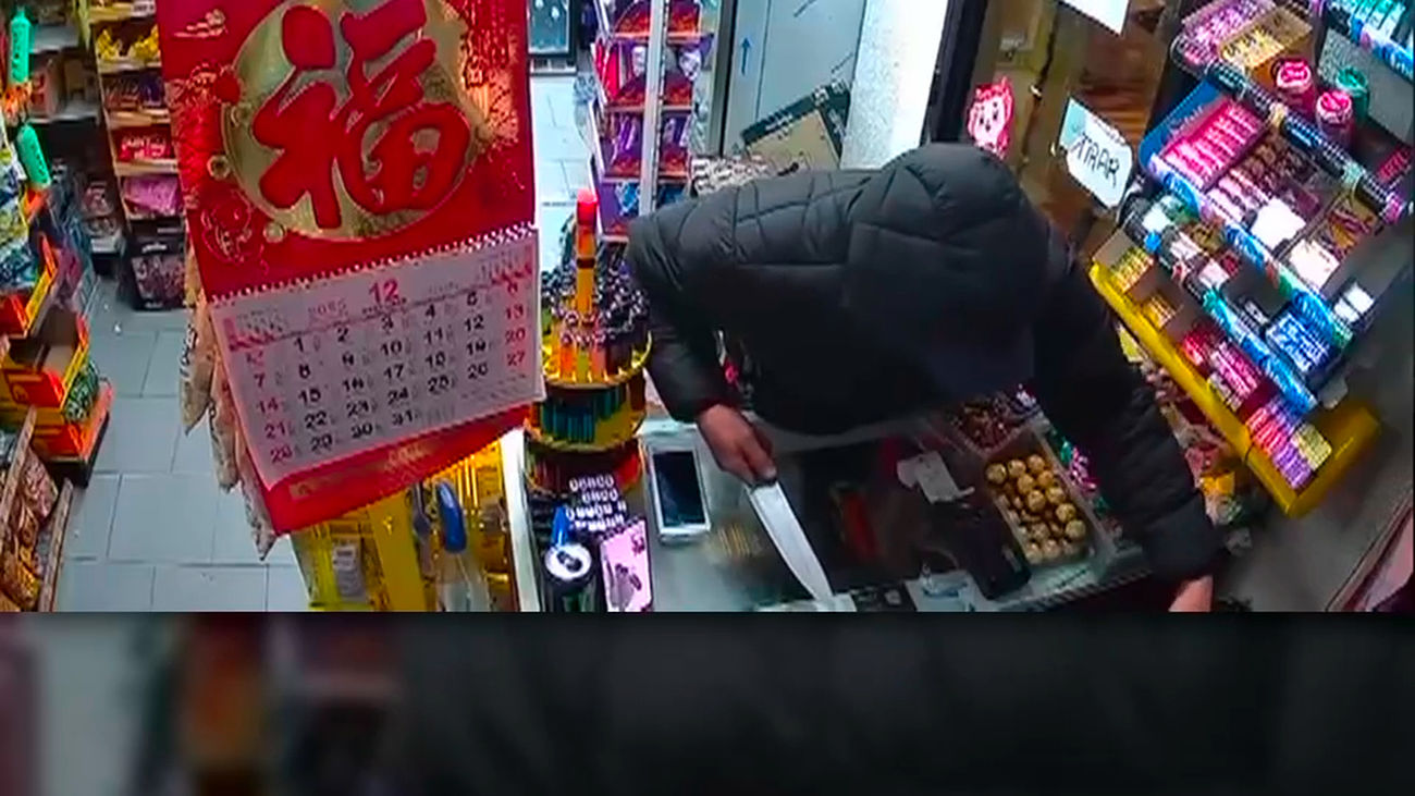 Atraco con cuchillo en una tienda de Majadahonda: "No me pegó, pero..."