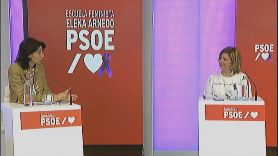 Leire Díez moderaba jornadas feministas y mesas de debate del PSOE junto a socialistas como Carmen Calvo
