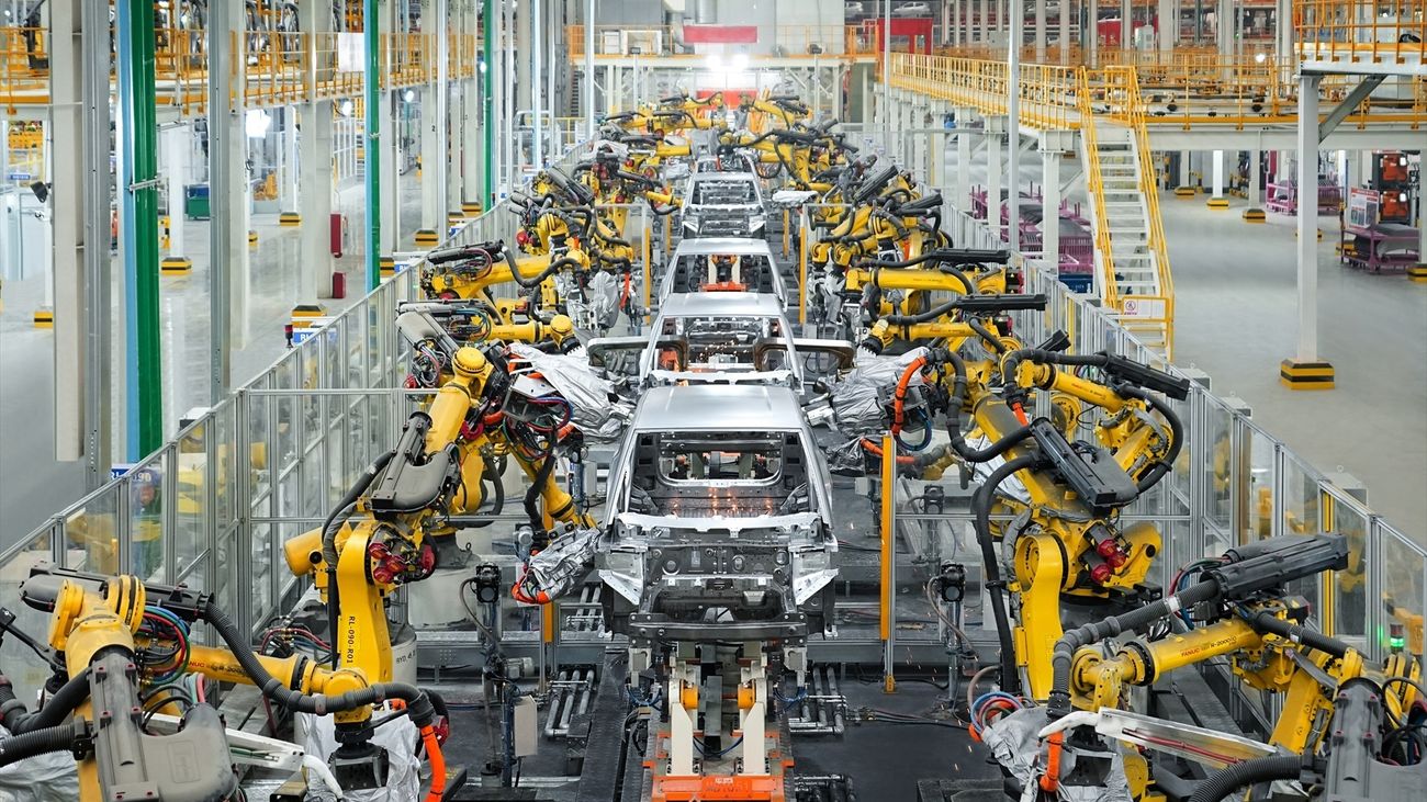 El sector del automóvil respira: los coches diésel y gasolina podrán convivir con los eléctricos