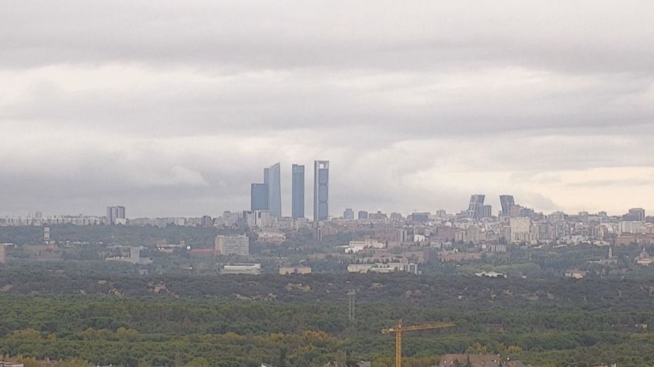 Cielos nubosos y máximas en descenso este jueves en Madrid