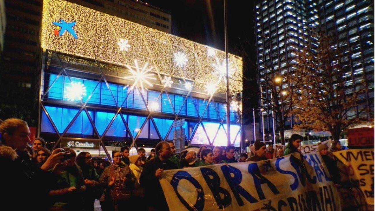 Protesta en Madrid de afectados por la venta de viviendas de la Caixa a fondos de inversión