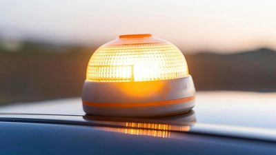 Polémica por la baliza V16: dudas sobre su visibilidad a dos semanas de que sea obligatoria