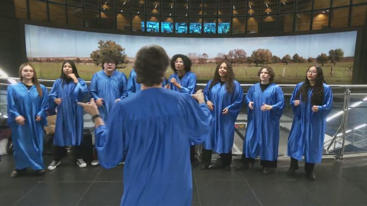 El góspel inunda el metro de Madrid por Navidad